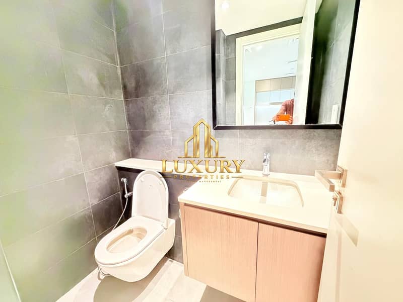 21 Spacious 2 BHK Apartment | 1,350 Sq. Ft. | AED 75,000 | 4 Cheques | No Negotiation
