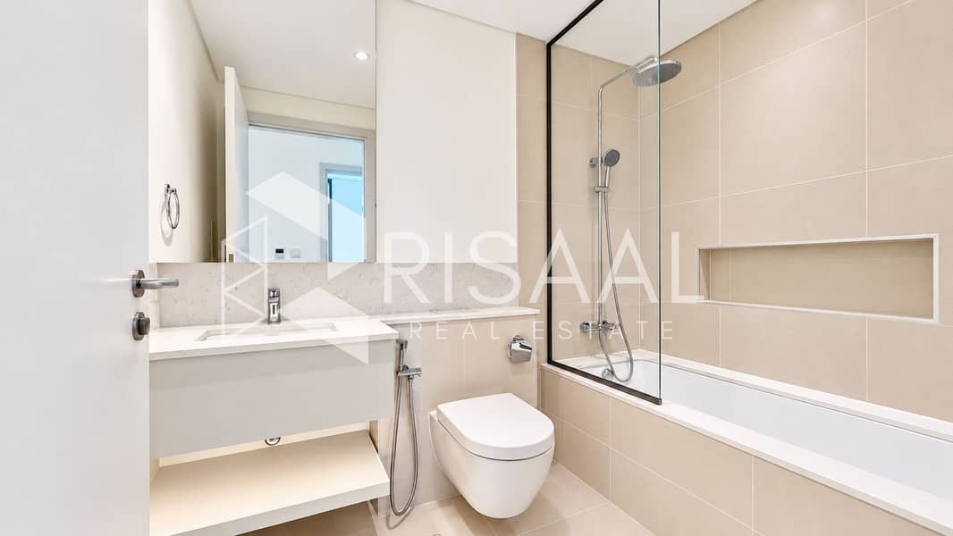 16 12-bathtub-bathroom. jpg