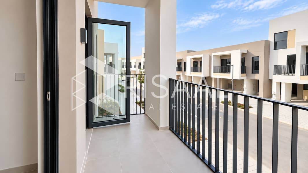 11 17-balcony-open-door-angle. jpg
