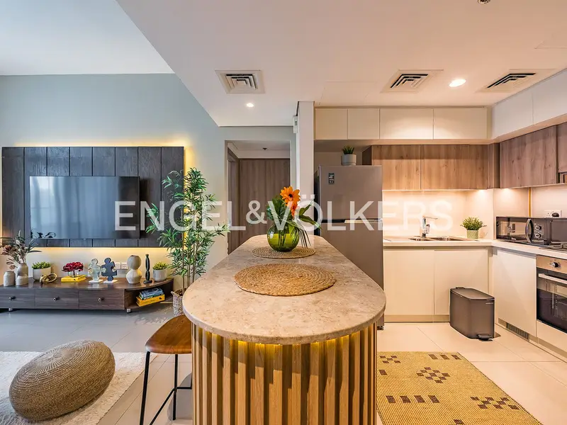 Upgraded | Fully Furnished | Vacant Now