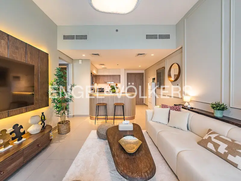 Upgraded | Fully Furnished | Vacant Now