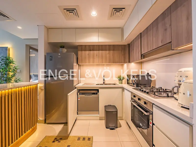 Upgraded | Fully Furnished | Vacant Now
