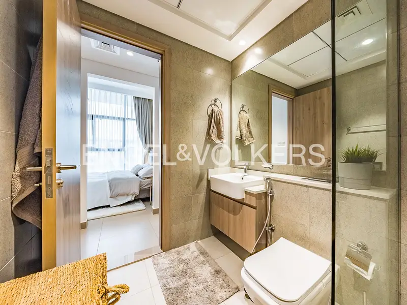 Upgraded | Fully Furnished | Vacant Now
