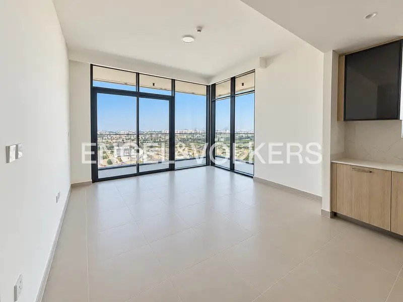 High Floor | Semi-Furnished | Vacant