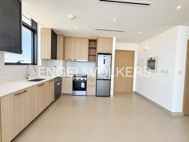 High Floor | Semi-Furnished | Vacant