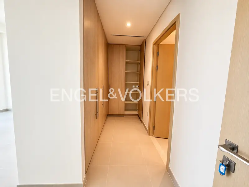 High Floor | Semi-Furnished | Vacant