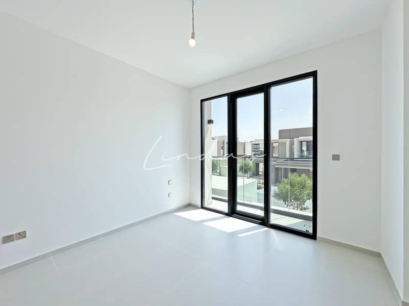 3 images image img