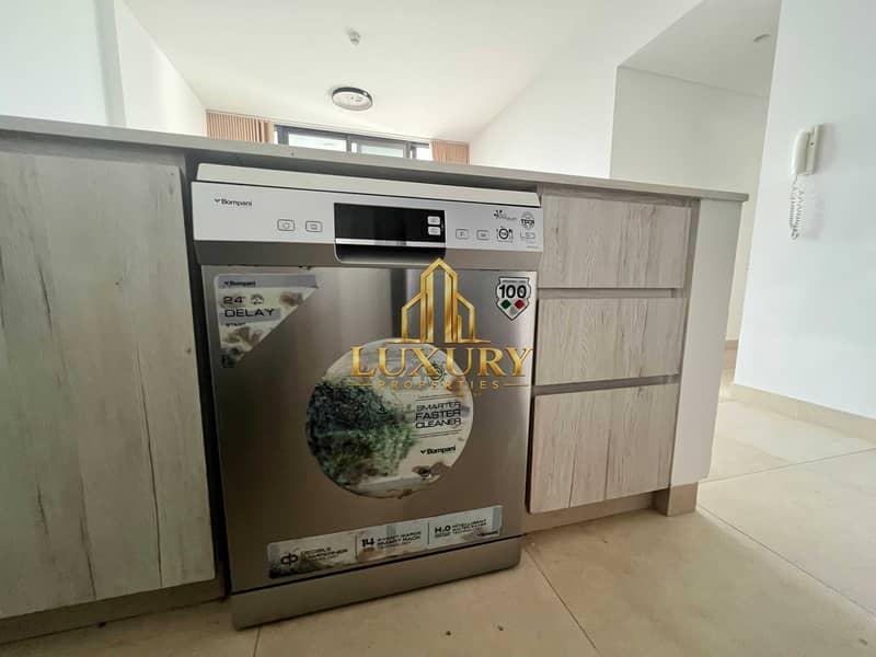 16 Spacious 2BR Apartment | Front View | Appliances Included | Counter Kitchen 3bath
