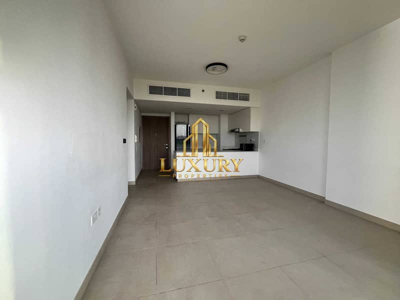18 Spacious 2BR Apartment | Front View | Appliances Included | Counter Kitchen 3bath
