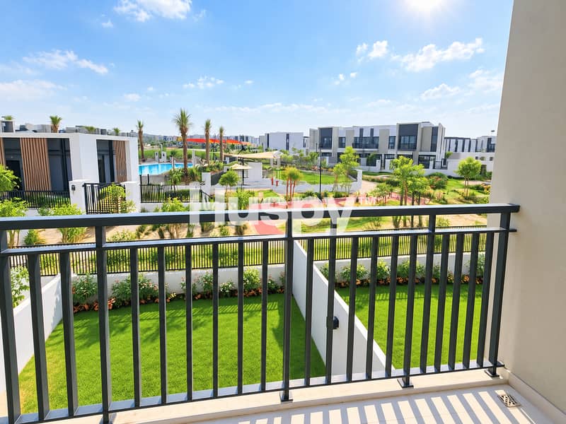 Pool Backing | Single Row | Landscaped Pool Backing | Single Row | Landscaped