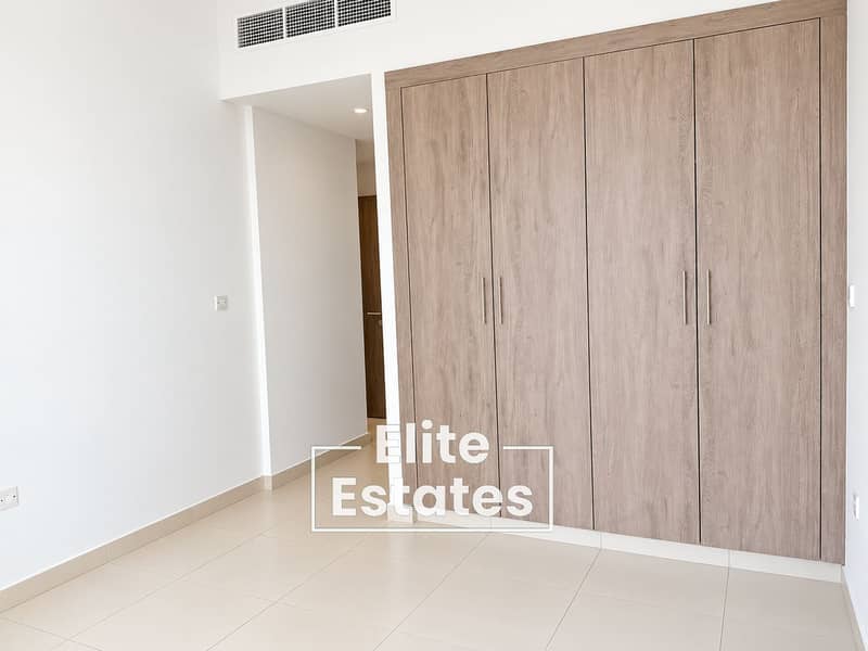 6 Minimalist Room with Built-In Wardrobe. png