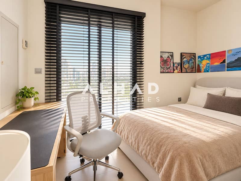 7 Minimalist Bedroom Office Retreat. png