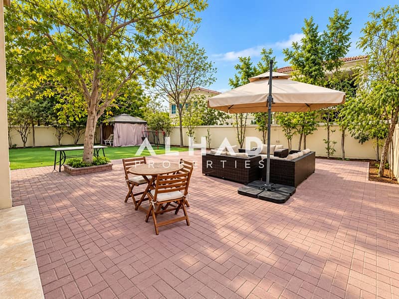 12 Inviting Landscaped Patio Retreat. png