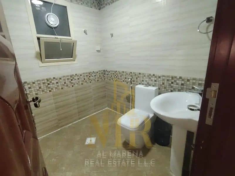 17 872625187-800x600. webp
