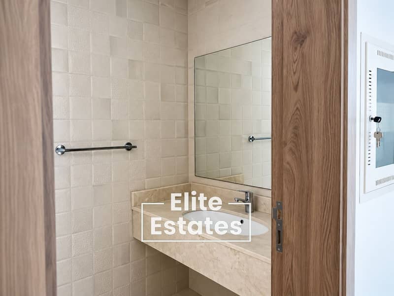 13 Bright Neutral-Toned Modern Bathroom. png