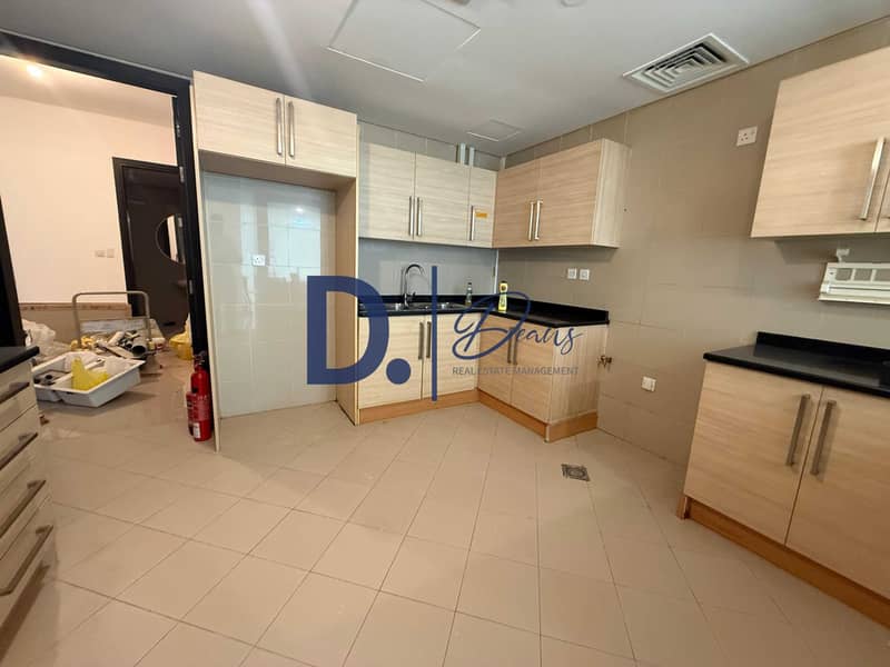 16 6bdfa7fd-c081-42ec-ac4c-9d719ef88bac. jpg