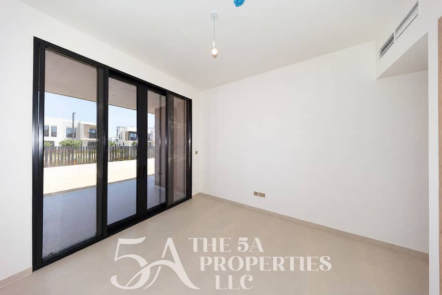 11 JAV06V0009_47. jpg