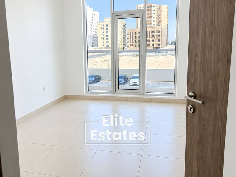 2 Bright Empty Apartment with City Views (1). png
