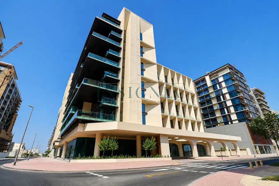 Luxury Studio New Building Vacant Spacious Prime location