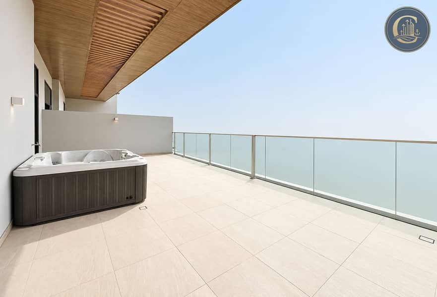 10 Minimalist Terrace with a Modern Spa. png