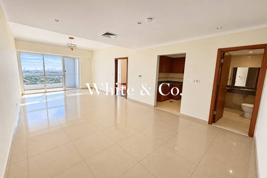 Bright & Spacious | Stunning Views |Vacant Bright & Spacious | Stunning Views |Vacant
