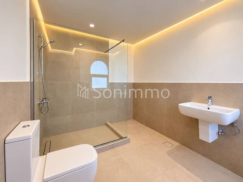 13 Modern Minimalist Bathroom Interior-2. png
