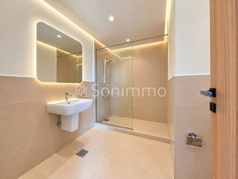 14 Modern Minimalist Bathroom Retreat. png