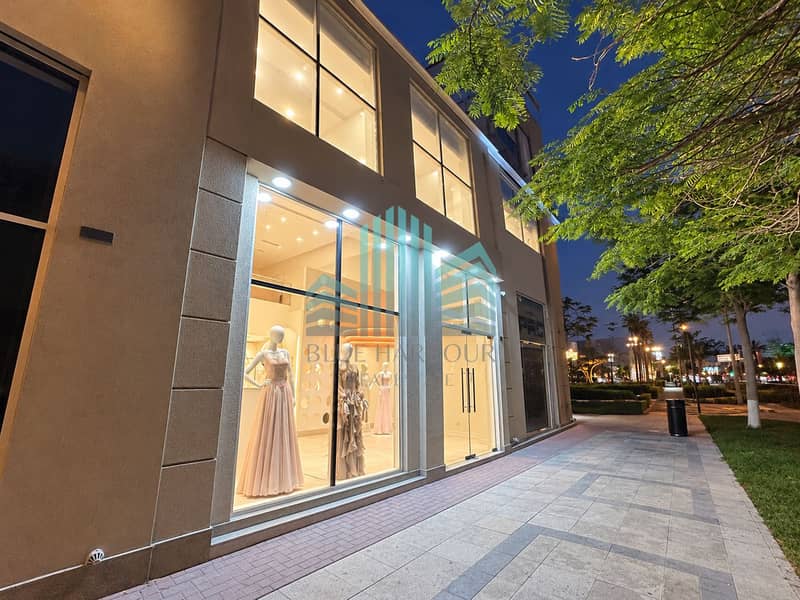 2 Upscale Boutique at Dusk. png