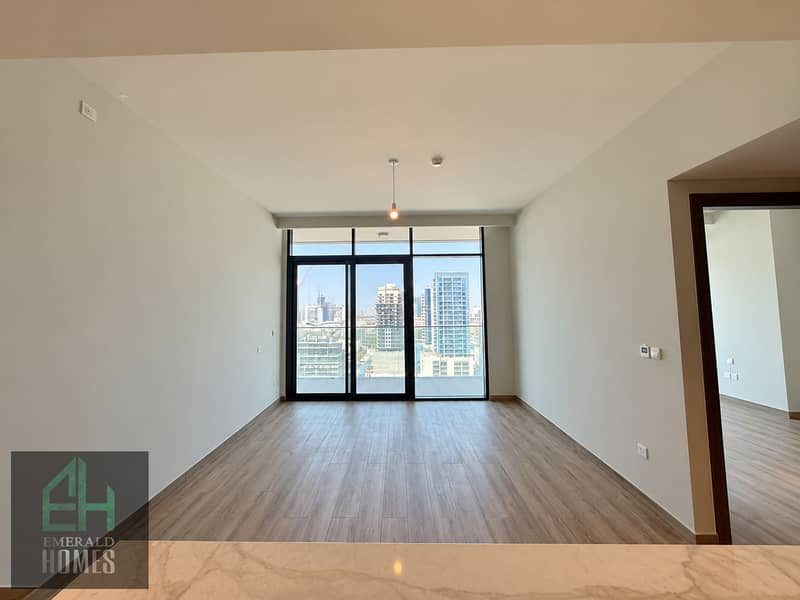 4 Empty Modern Apartment with City Views. png