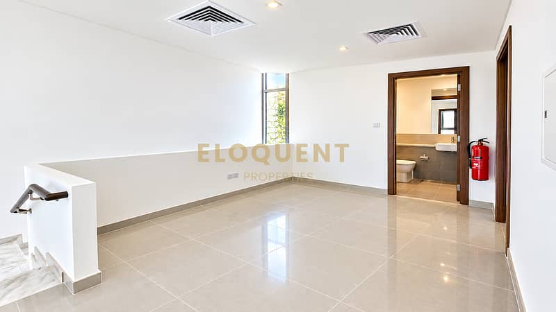 6 Modern Reflective Landing with Bathroom View. png