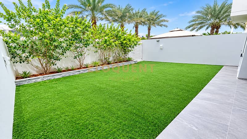 7 Modern Tropical Courtyard Garden. png