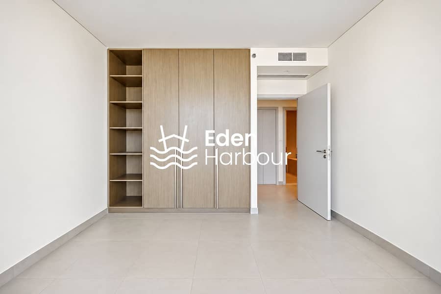 12 LLY09561 bedroom 2. png