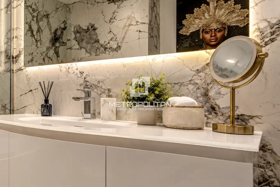 Upgraded & Fully Furnished | High Floor | Good ROI