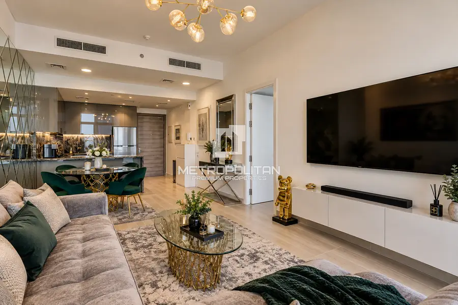 Upgraded & Fully Furnished | High Floor | Good ROI