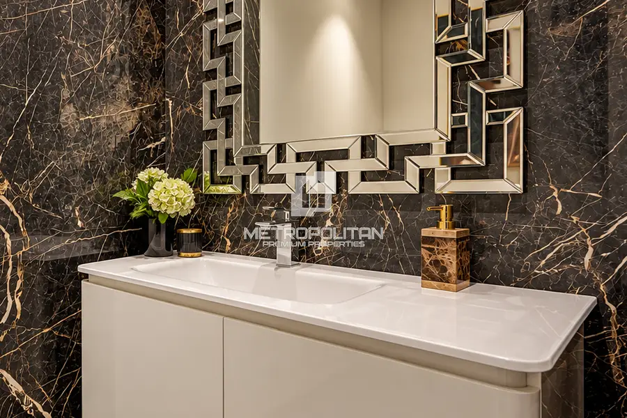 Upgraded & Fully Furnished | High Floor | Good ROI