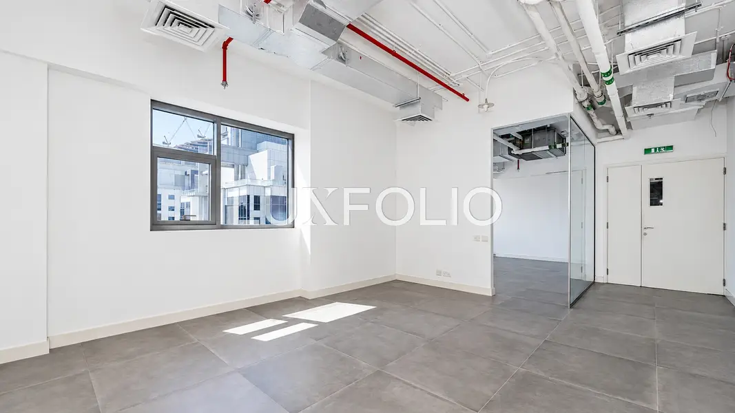 Fitted Office | High Floor | 6 Parking | Vacant