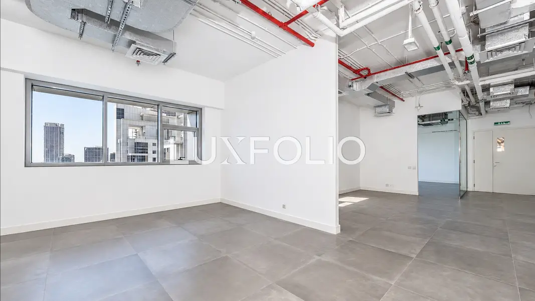 Fitted Office | High Floor | 6 Parking | Vacant