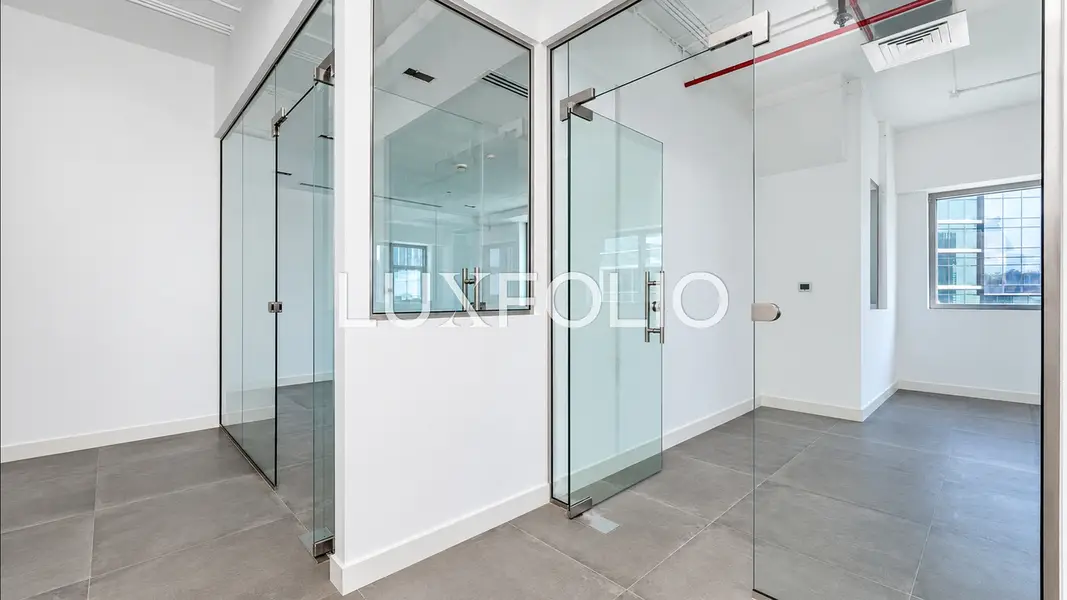 Fitted Office | High Floor | 6 Parking | Vacant