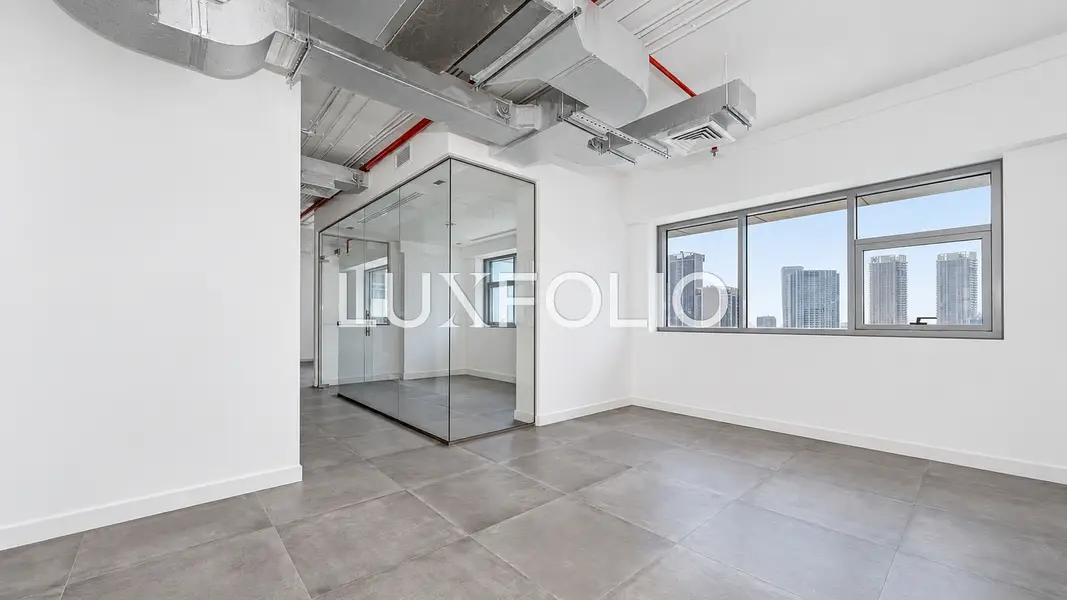 Fitted Office | High Floor | 6 Parking | Vacant