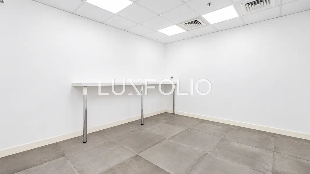 Fitted Office | High Floor | 6 Parking | Vacant