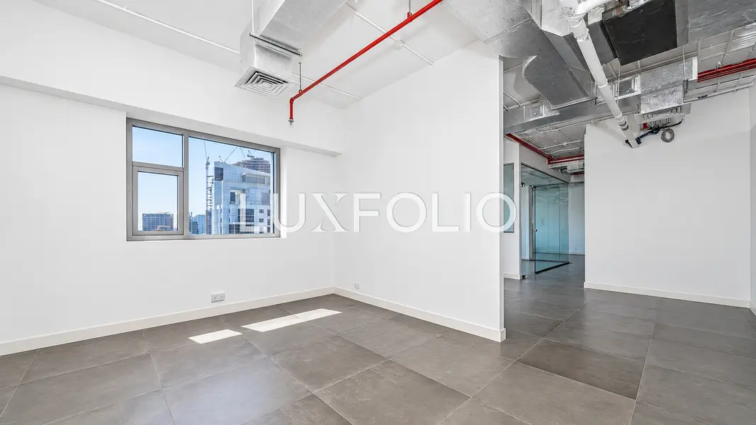 Fitted Office | High Floor | 6 Parking | Vacant