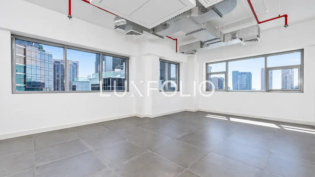 Fitted Office | High Floor | 6 Parking | Vacant