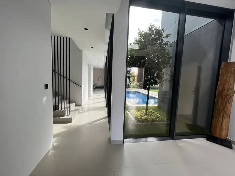23 869678556-1066x800. webp