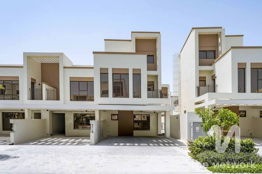 Stunning 5BR | Excellent Loc | Ideal Family Home Stunning 5BR | Excellent Loc | Ideal Family Home