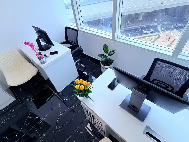 Modern Office | Bank Account Assistance | Free Amenities