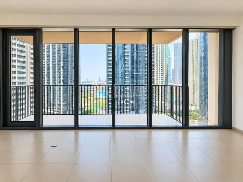 2 Empty Modern Apartment Overlooking Cityscape. jpg
