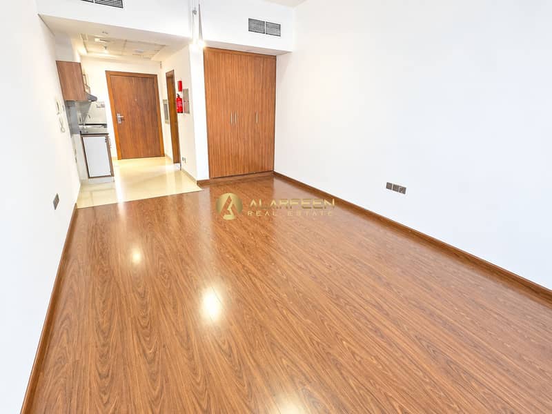 2 Empty Modern Studio with Kitchenette. png