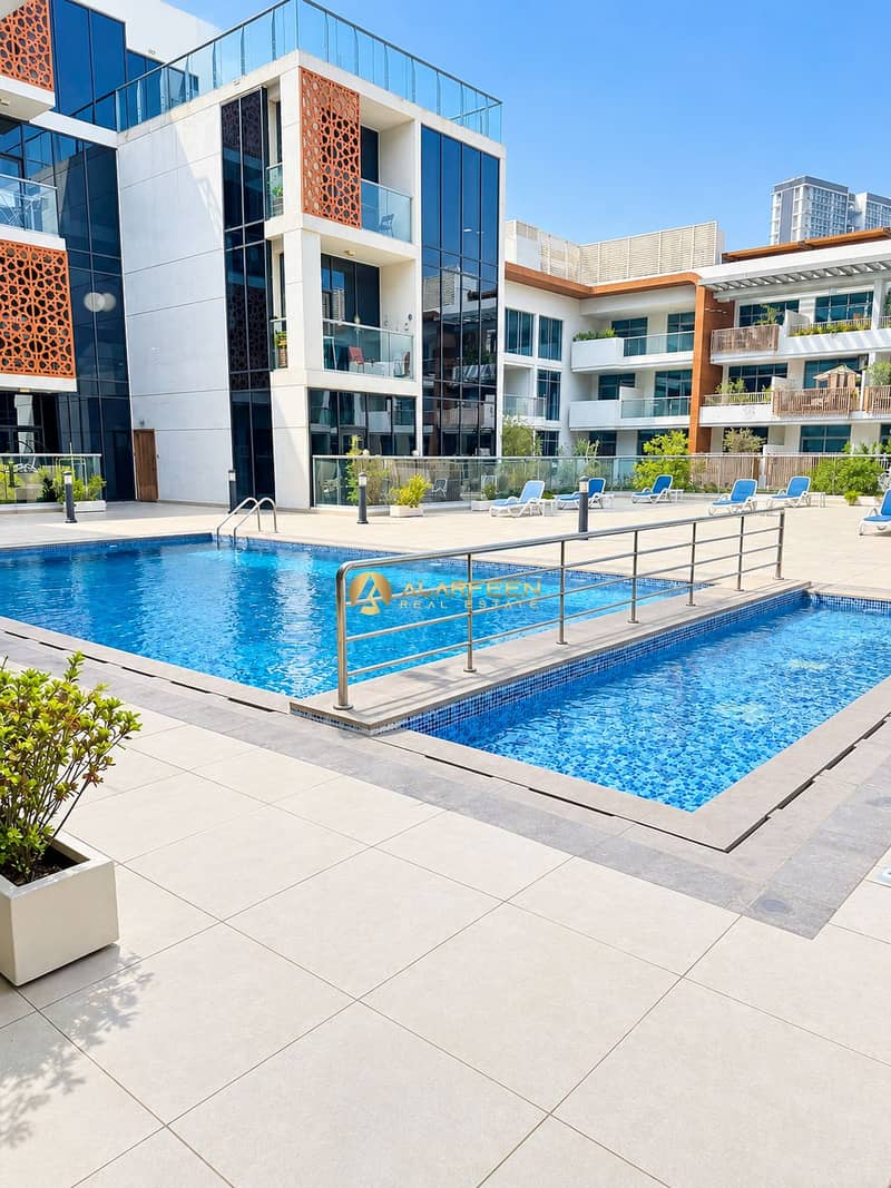 8 Modern Resort Courtyard Pool. png