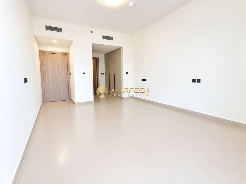 4 Bright Empty Modern Apartment Interior. png