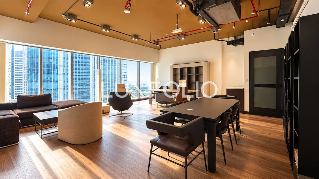 Fully Fitted & Furnished | 2 Parkings | Vacant